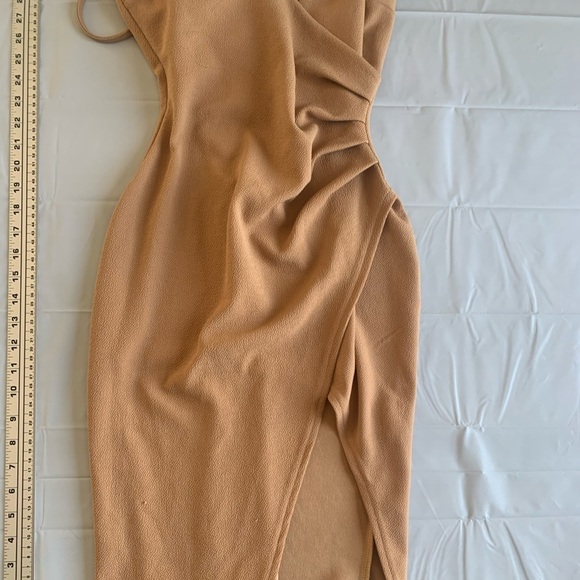 👗 Pretty Little Thing Tan Slip V-Neck Midi Dress - Women’s Size  Medium👗 - Picture 8 of 9